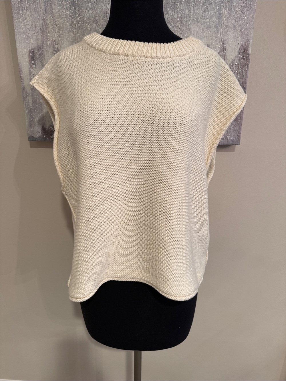 Women's Cream Sleeveless Crewneck Knit Pullover size Medium